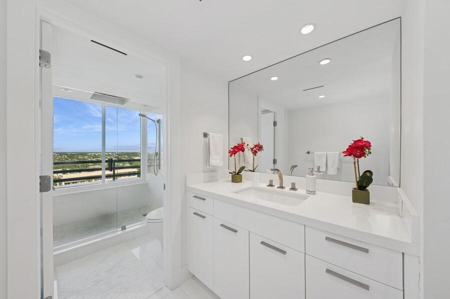 1400 South Ocean Boulevard, Unit 1106 Boca Raton, FL 33432 - Photo 31 of 82 2nd Bathroom