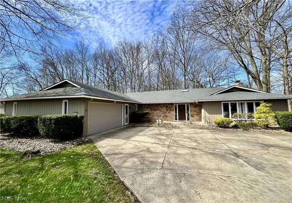 $2,800 | 9790 Pebble Brook Lane, Strongsville, OH 44149