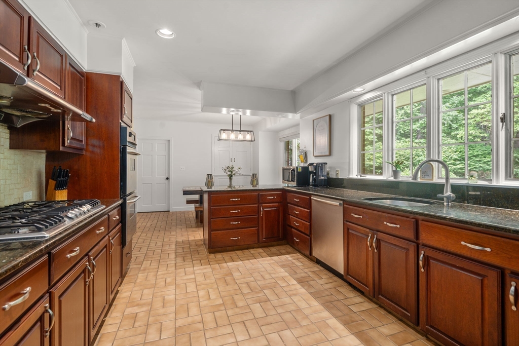 62 Mill Street Sherborn, MA 01770 - Photo 11 of 30