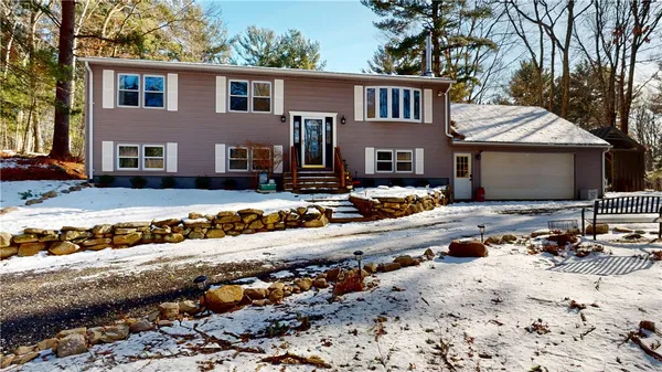 $600,000 | 120 Pig Hill Road, Coventry, RI 02827