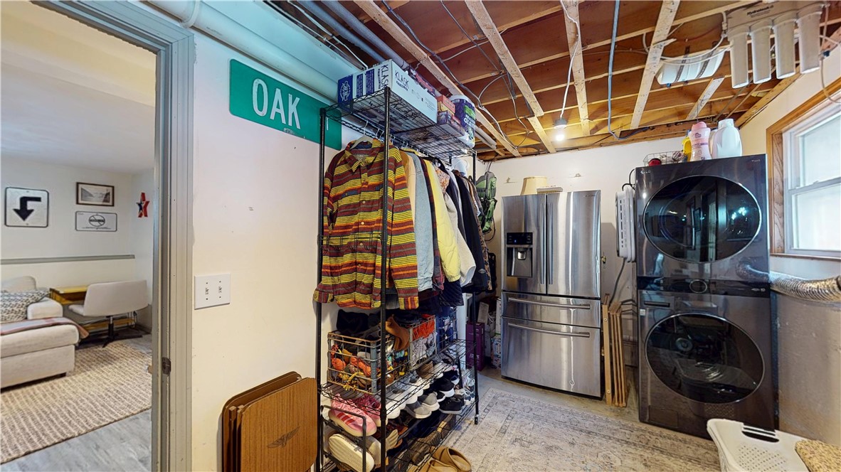 120 Pig Hill Road Coventry, RI 02827 - Photo 10 of 38 Mudroom space when entering from garage.