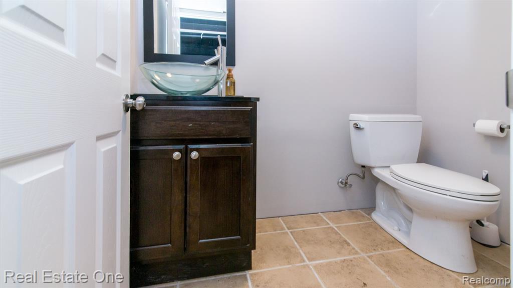 35280 Spring Hill Road Farmington Hills, MI 48331 - Photo 53 of 62