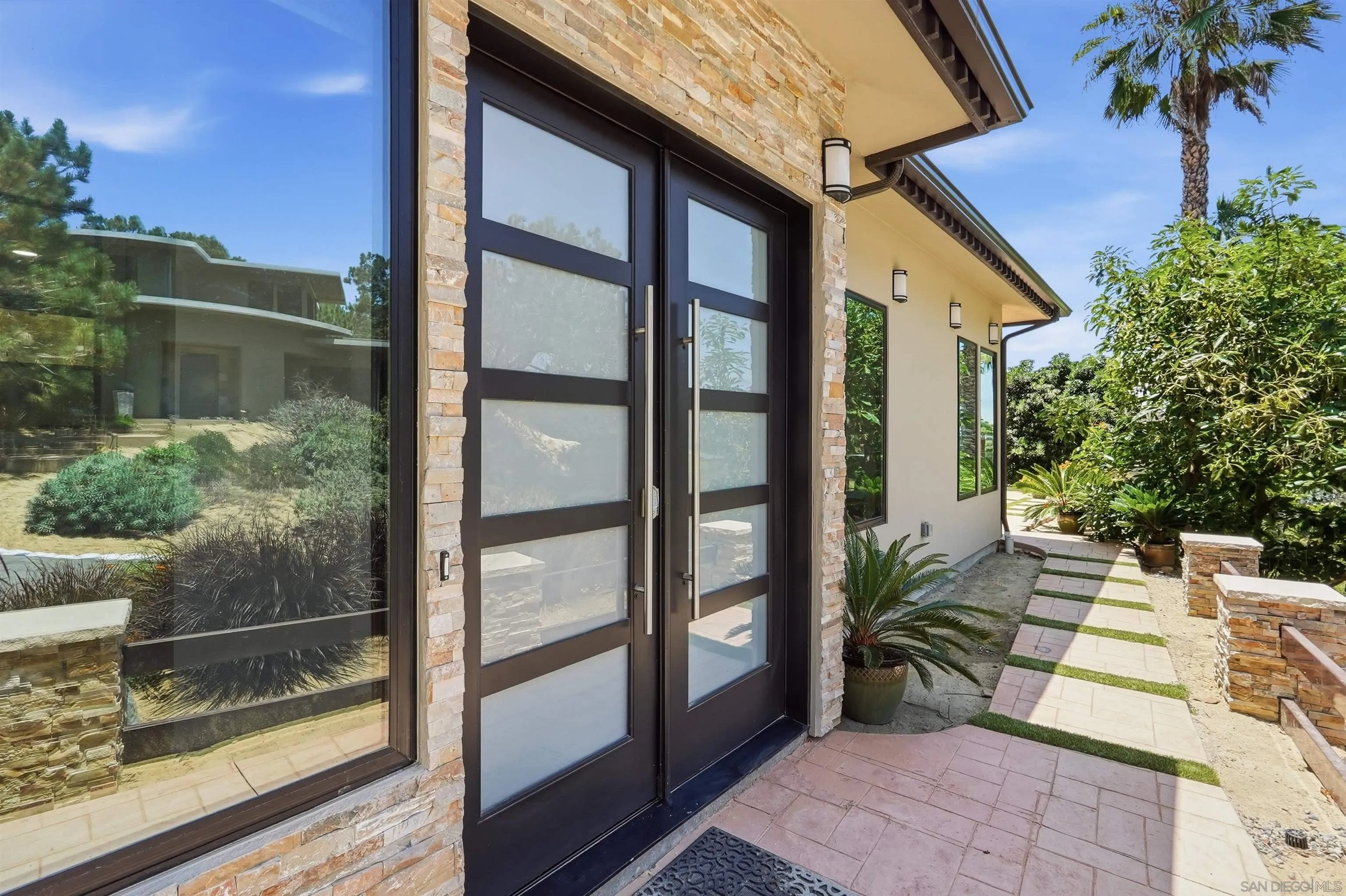 341 Hidden Pines Road Del Mar, CA 92014 - Photo 2 of 22