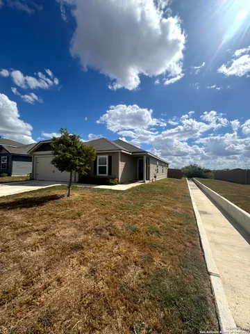 $2,000 | 12166 Parish Divide, San Antonio, TX 78252