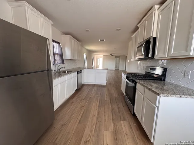 $2,000 | 12166 Parish Divide, San Antonio, TX 78252