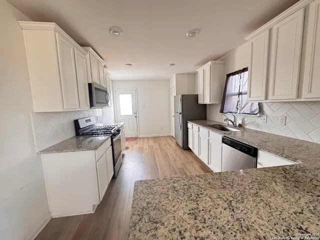 $2,000 | 12166 Parish Divide, San Antonio, TX 78252