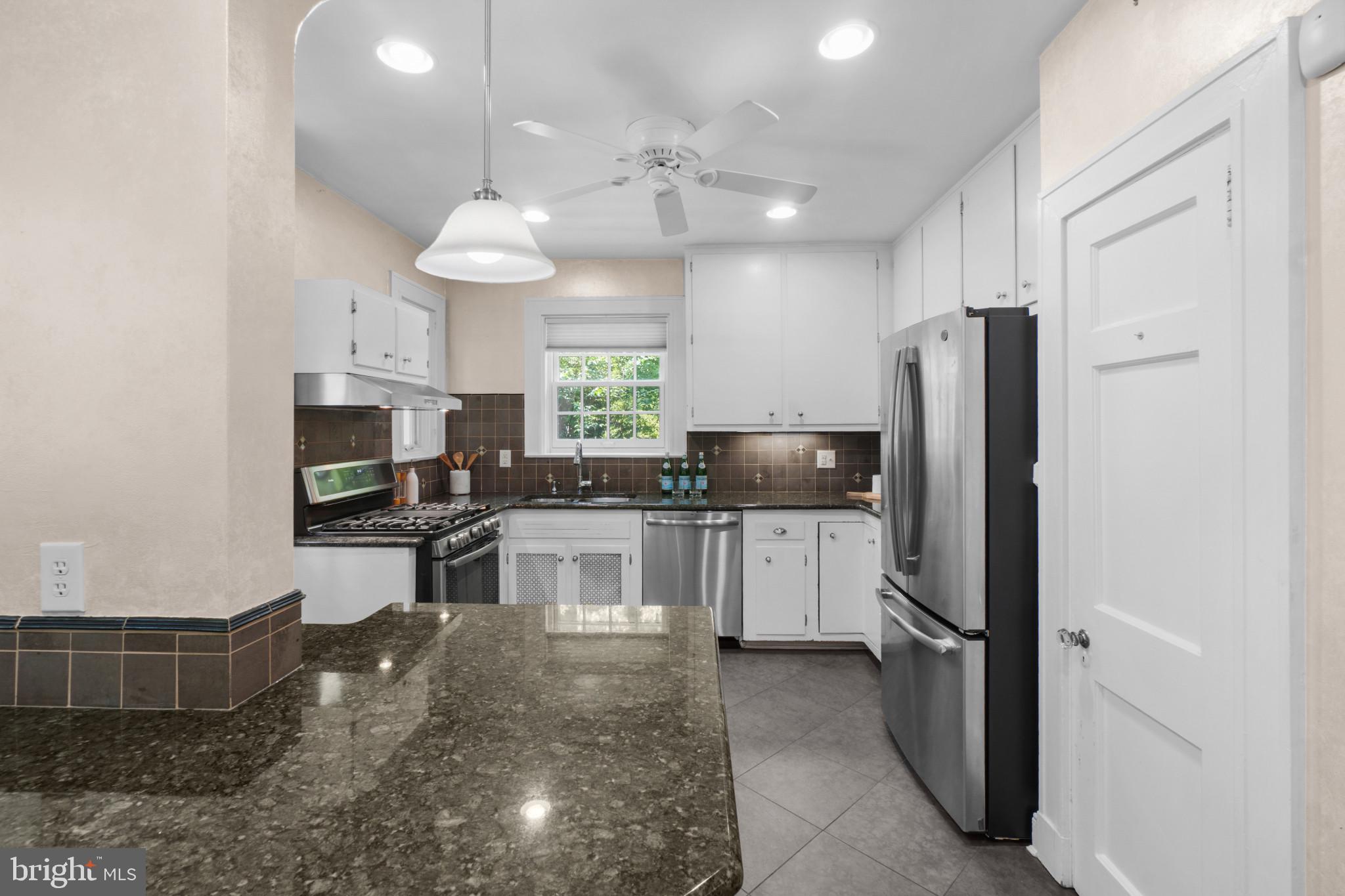 306 Broxton Road Baltimore, MD 21212 - Photo 15 of 37