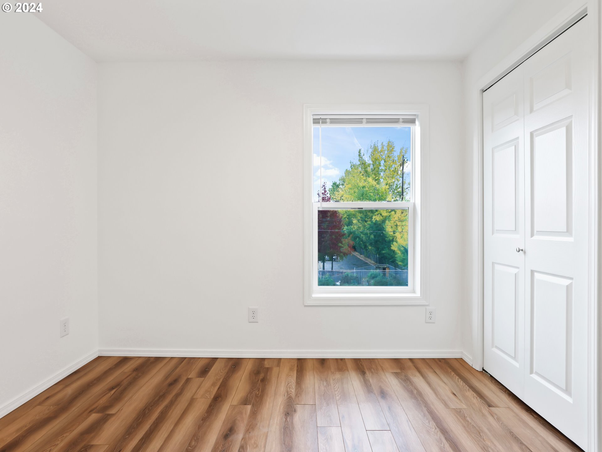 4800 Nicholson Road Vancouver, WA 98661 - Photo 26 of 47 an empty room with wooden floor and windows