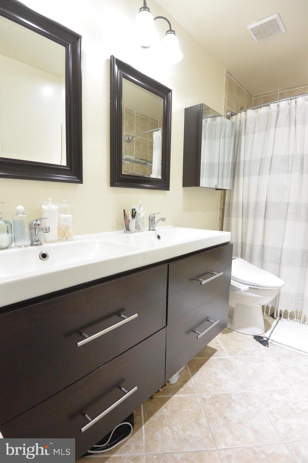 3601 Rusty Rim Ellicott City, MD 21043 - Photo 15 of 29 Hallway Bathroom