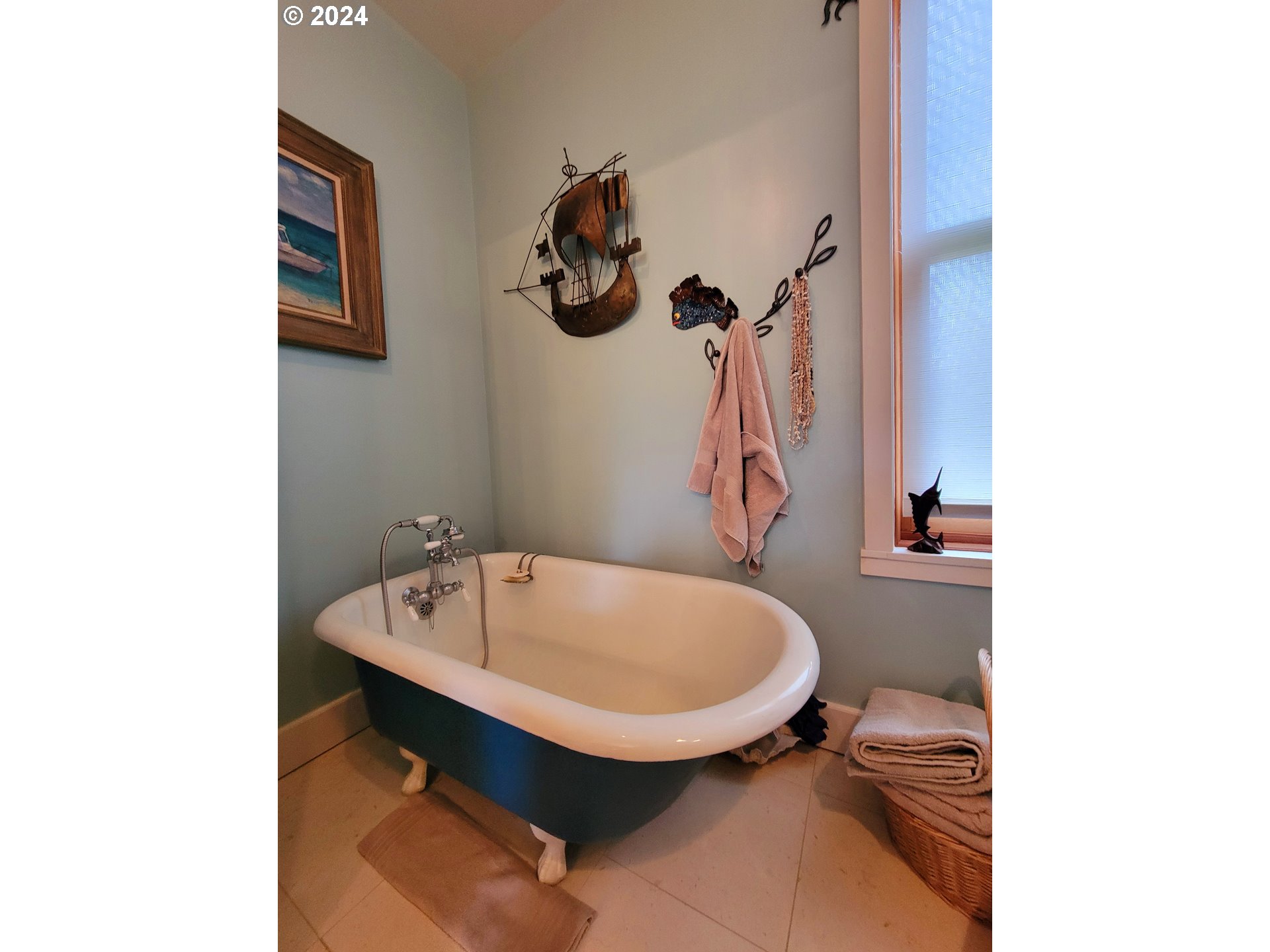 218 Hinkley Road Toledo, WA 98591 - Photo 28 of 31 a bathroom with a sink and a mirror