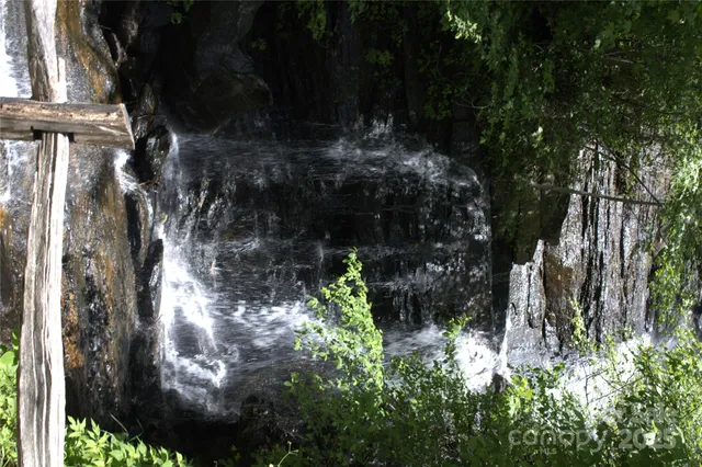 a view of an outdoor space with sitting area