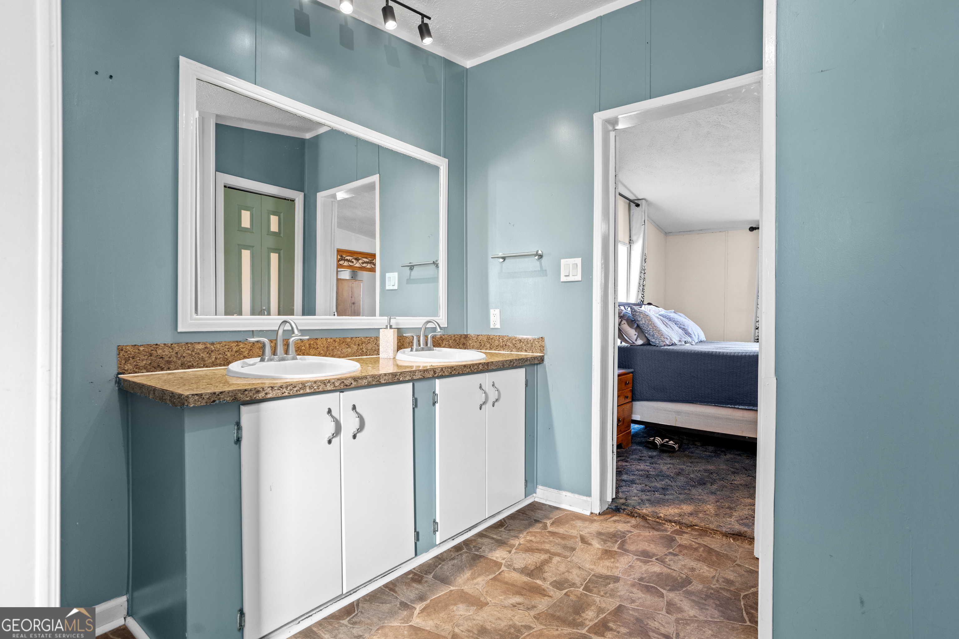 585 Brangus Lane Collins, GA 30421 - Photo 11 of 37