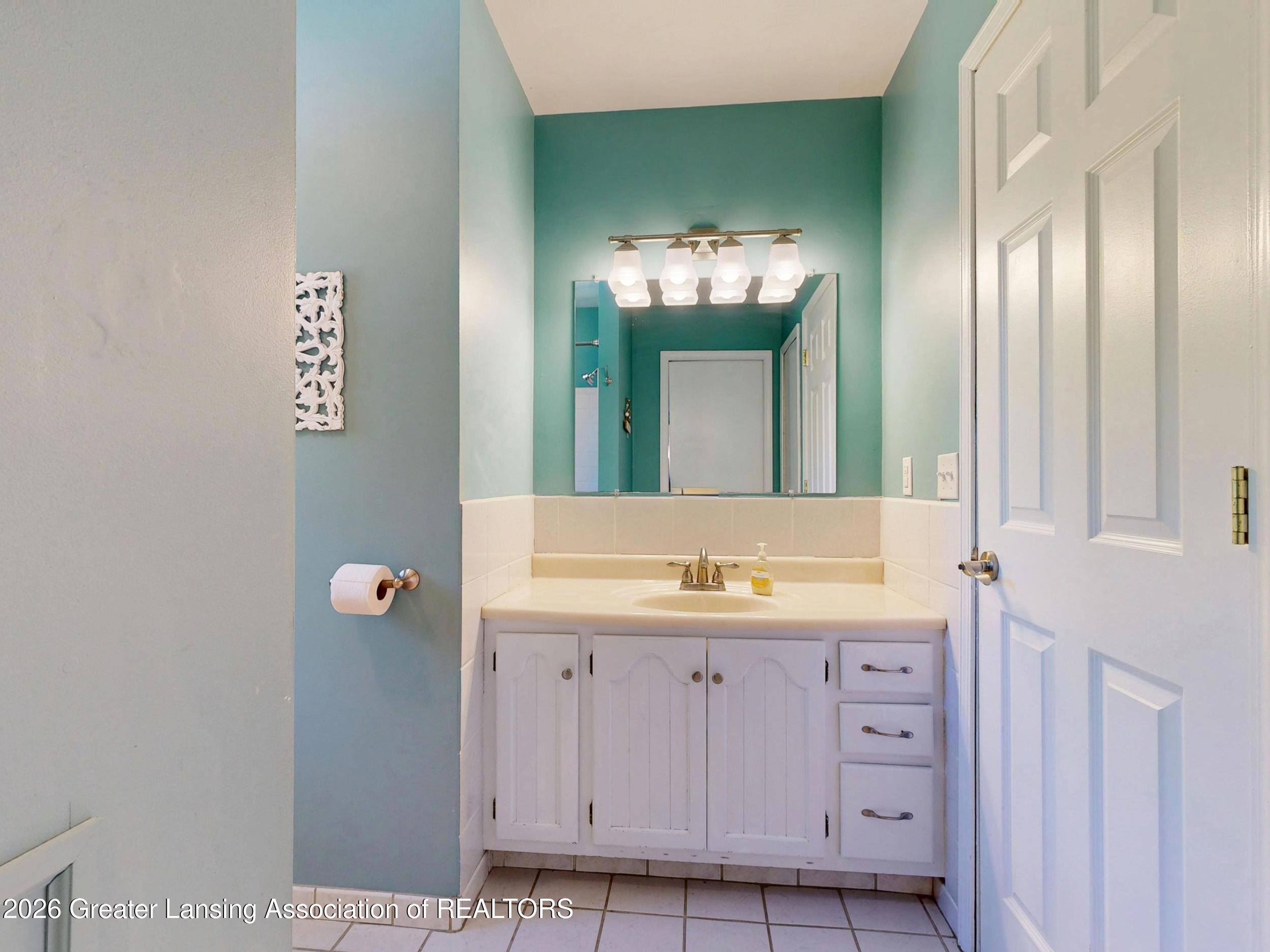 916 South Canal Road Lansing, MI 48917 - Photo 24 of 62 Hall Bath Vanity