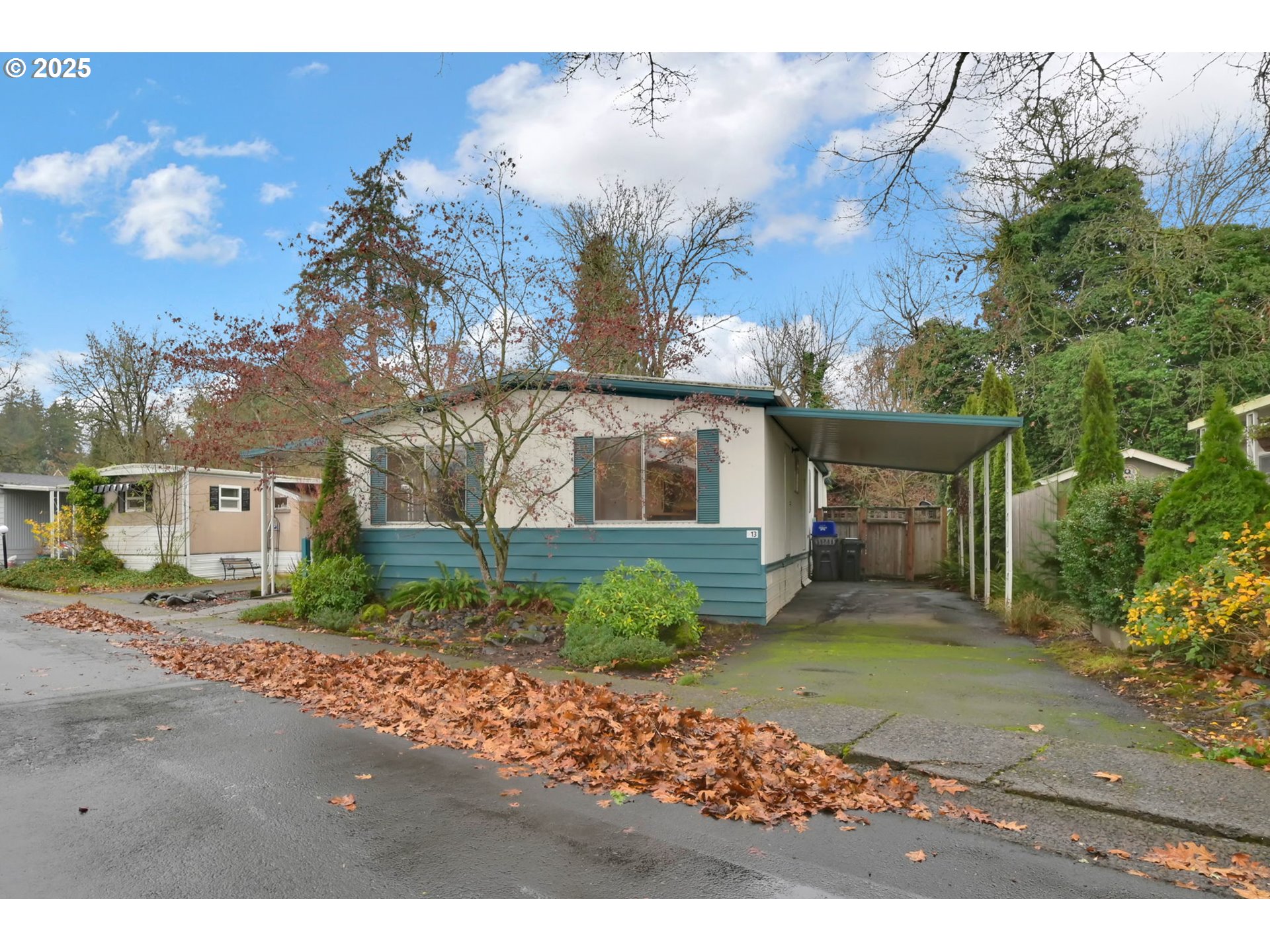 1475 Green Acres Road, Unit 13 Eugene, OR 97408 - Photo 2 of 39 a front view of a house with garden