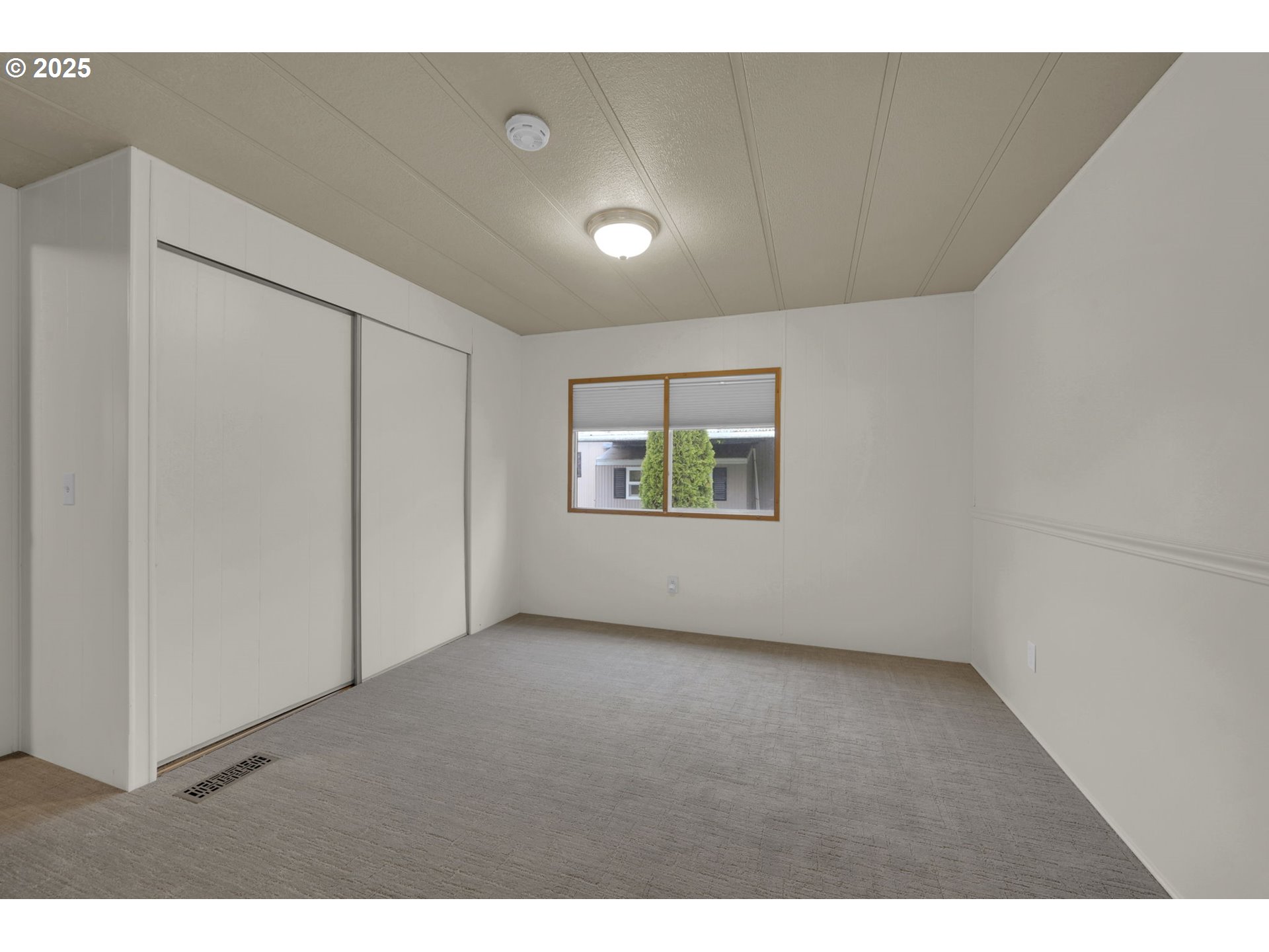 1475 Green Acres Road, Unit 13 Eugene, OR 97408 - Photo 24 of 39 a view of an empty room with a window