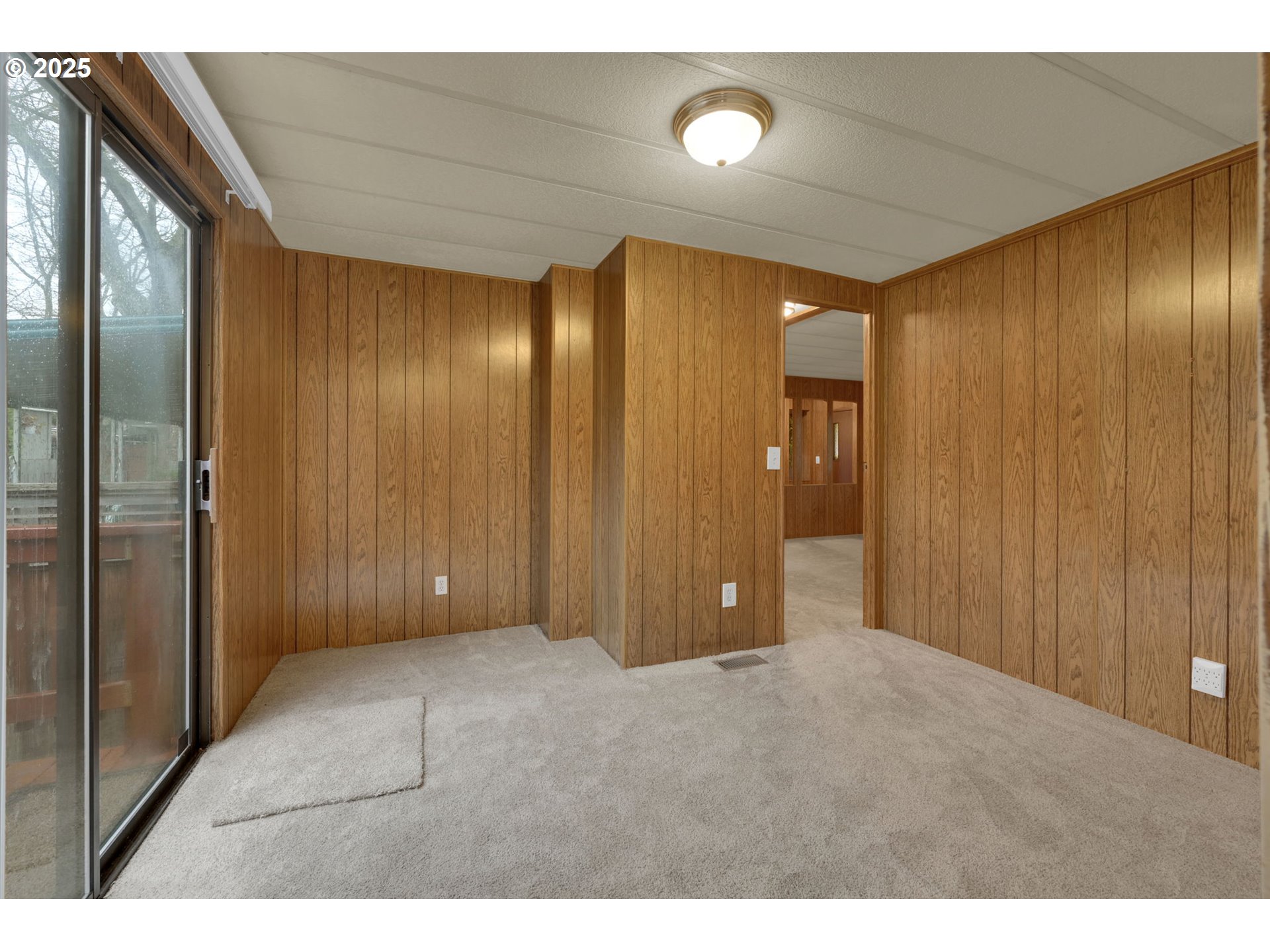 1475 Green Acres Road, Unit 13 Eugene, OR 97408 - Photo 26 of 39 a view of an empty room