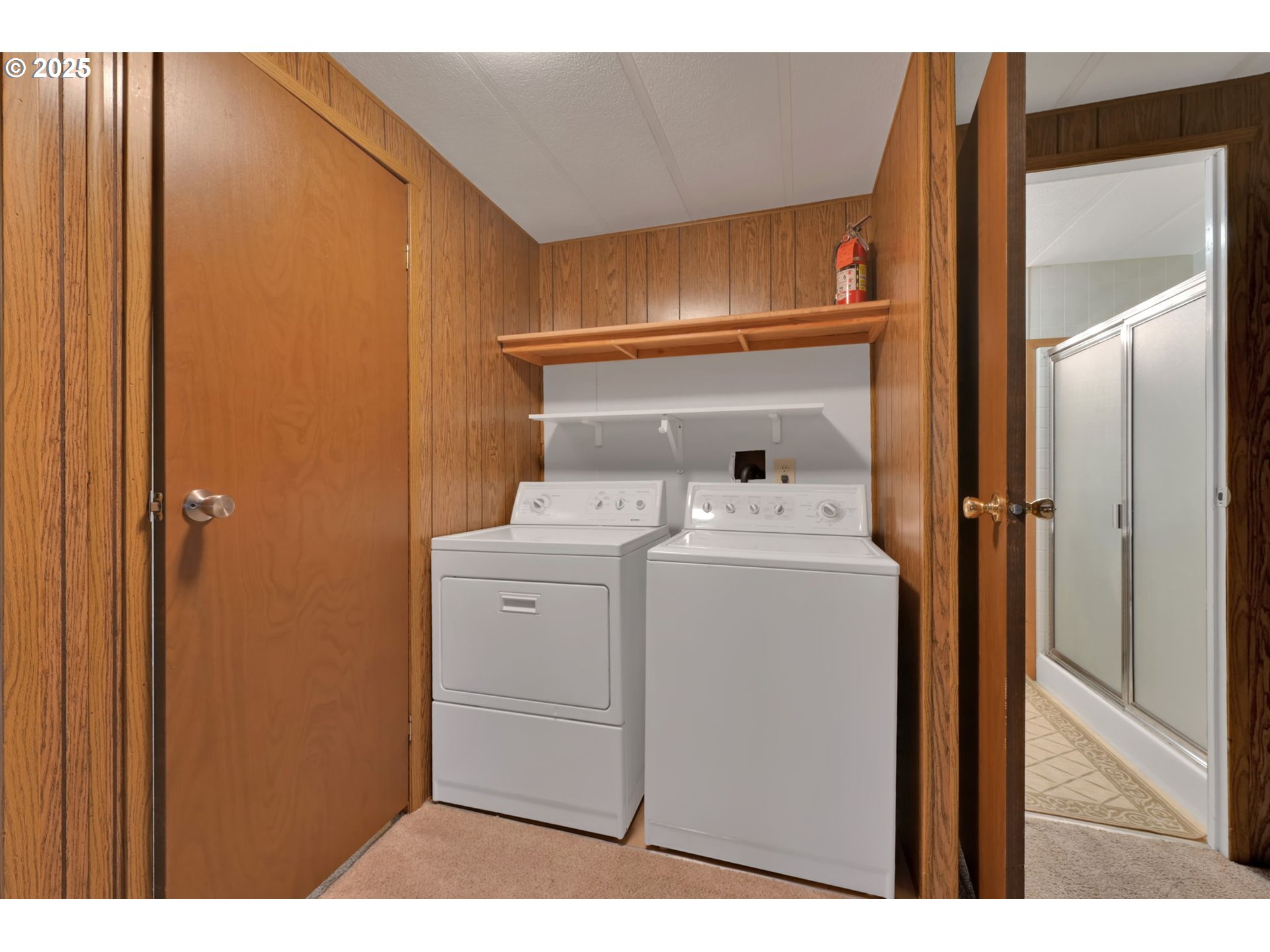 1475 Green Acres Road, Unit 13 Eugene, OR 97408 - Photo 31 of 39 a utility room with dryer and washer