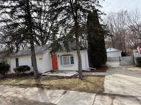 $1,350 | 19445 Inkster Road, Livonia, MI 48152