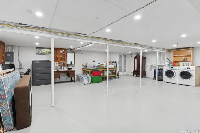 $1,799,000 | 33 Whalers Drive, Sag Harbor, NY 11963