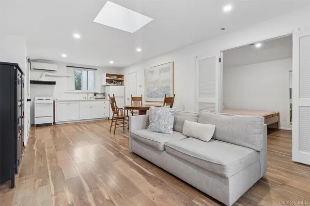 $1,799,000 | 33 Whalers Drive, Sag Harbor, NY 11963