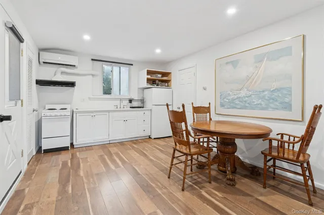 $1,799,000 | 33 Whalers Drive, Sag Harbor, NY 11963