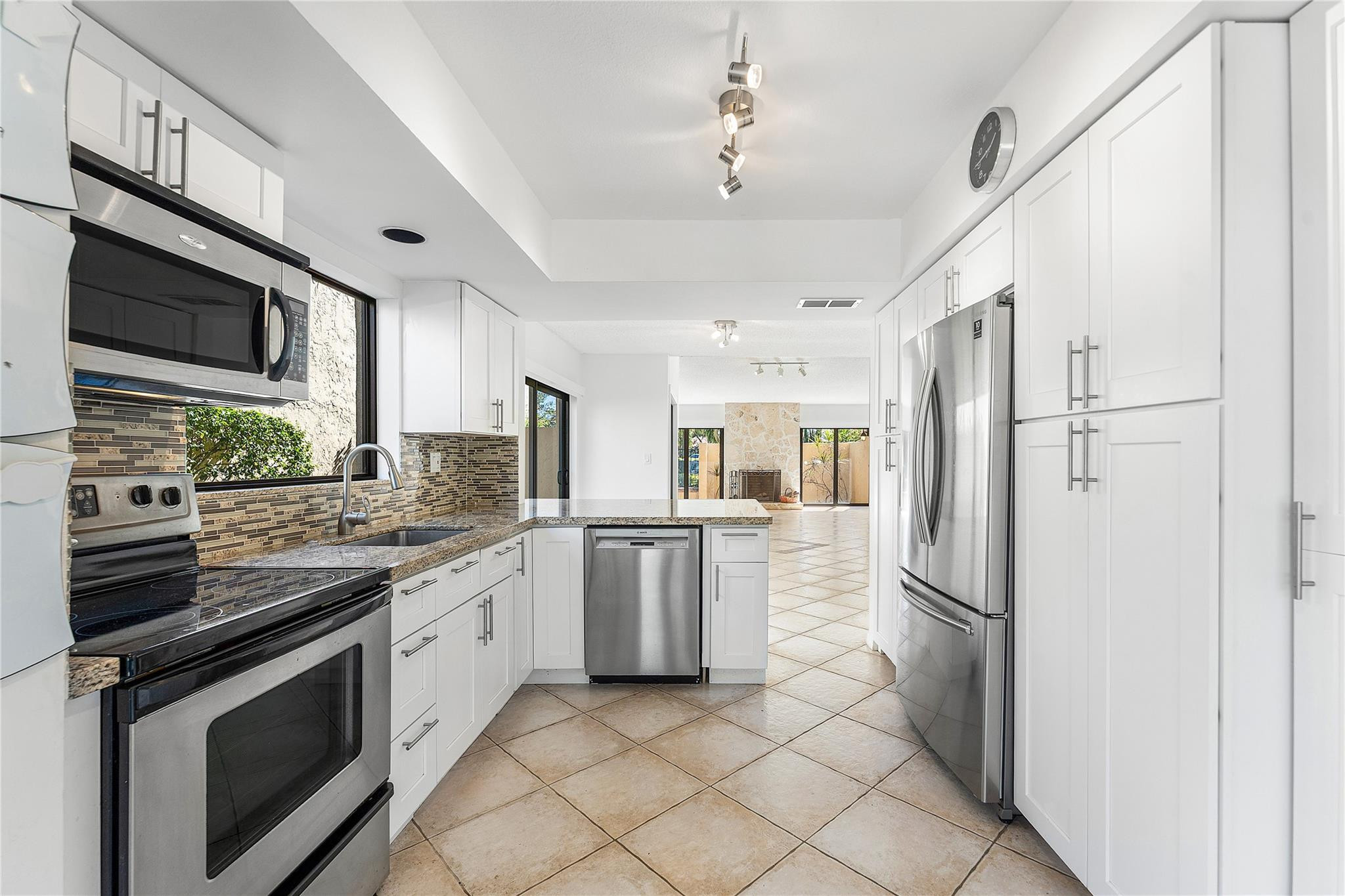 6829 Pradera Drive Boca Raton, FL 33433 - Photo 6 of 28 Photo 6