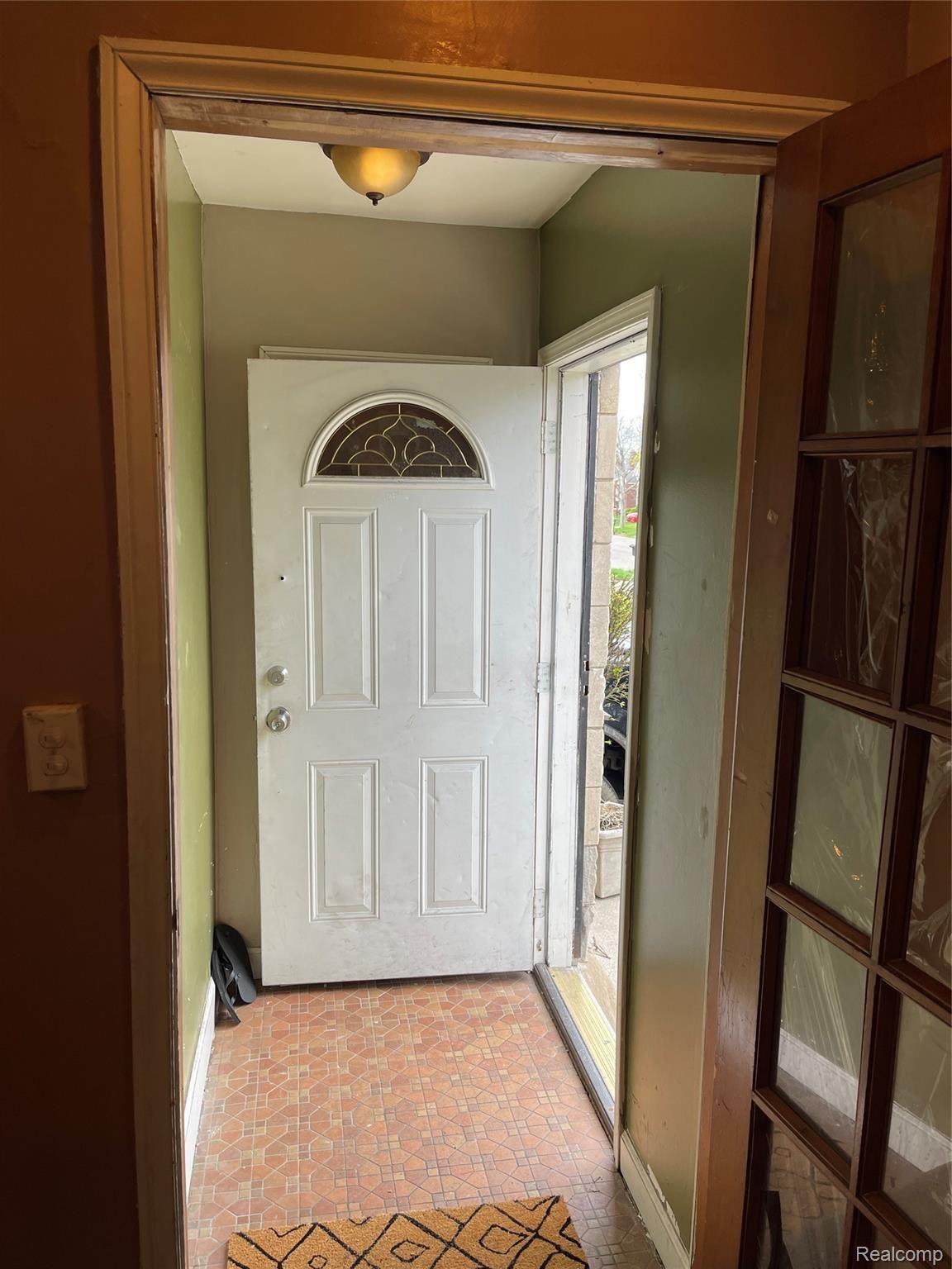 9622 Rutland Street Detroit, MI 48227 - Photo 5 of 30 Entrance