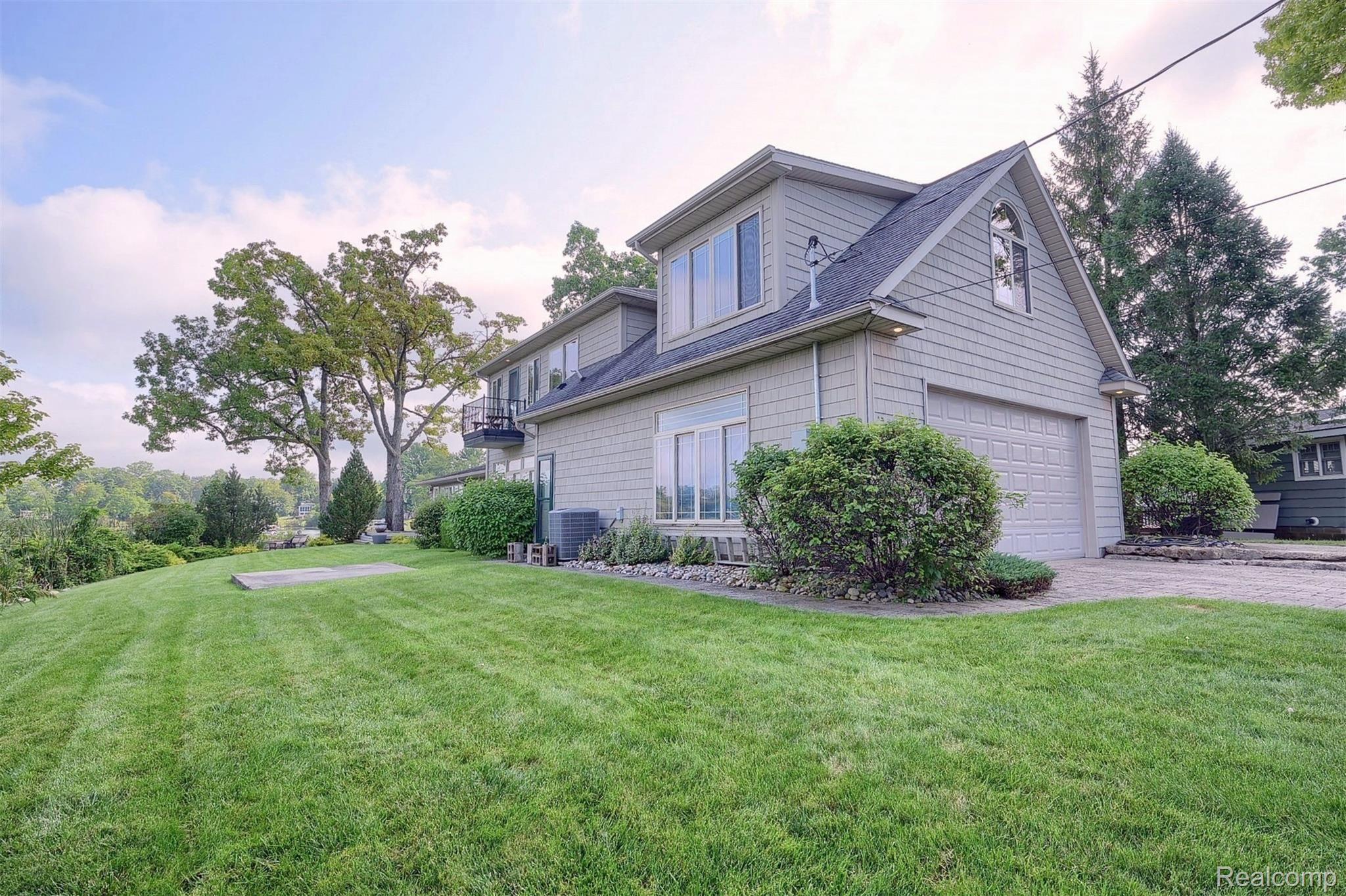 552 Deerpoint Road Leonard, MI 48367 - Photo 35 of 54 37-Lakeside.jpg