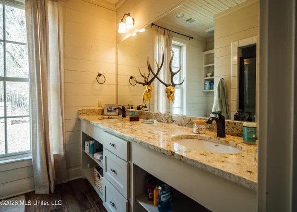 $2,100,000 | 0 Mississippi 430, Greenwood, MS 38930