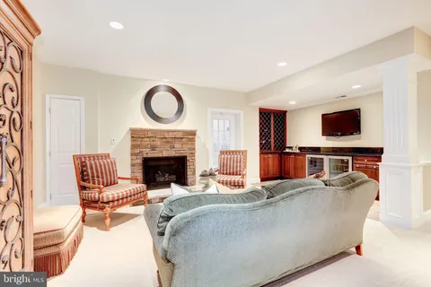 $1,800,000 | 7927 Sandalfoot Drive, Potomac, MD 20854