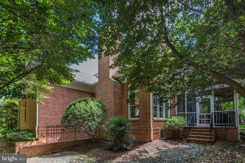 $1,800,000 | 7927 Sandalfoot Drive, Potomac, MD 20854