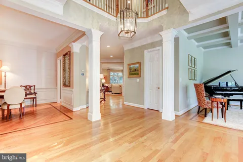 $1,800,000 | 7927 Sandalfoot Drive, Potomac, MD 20854