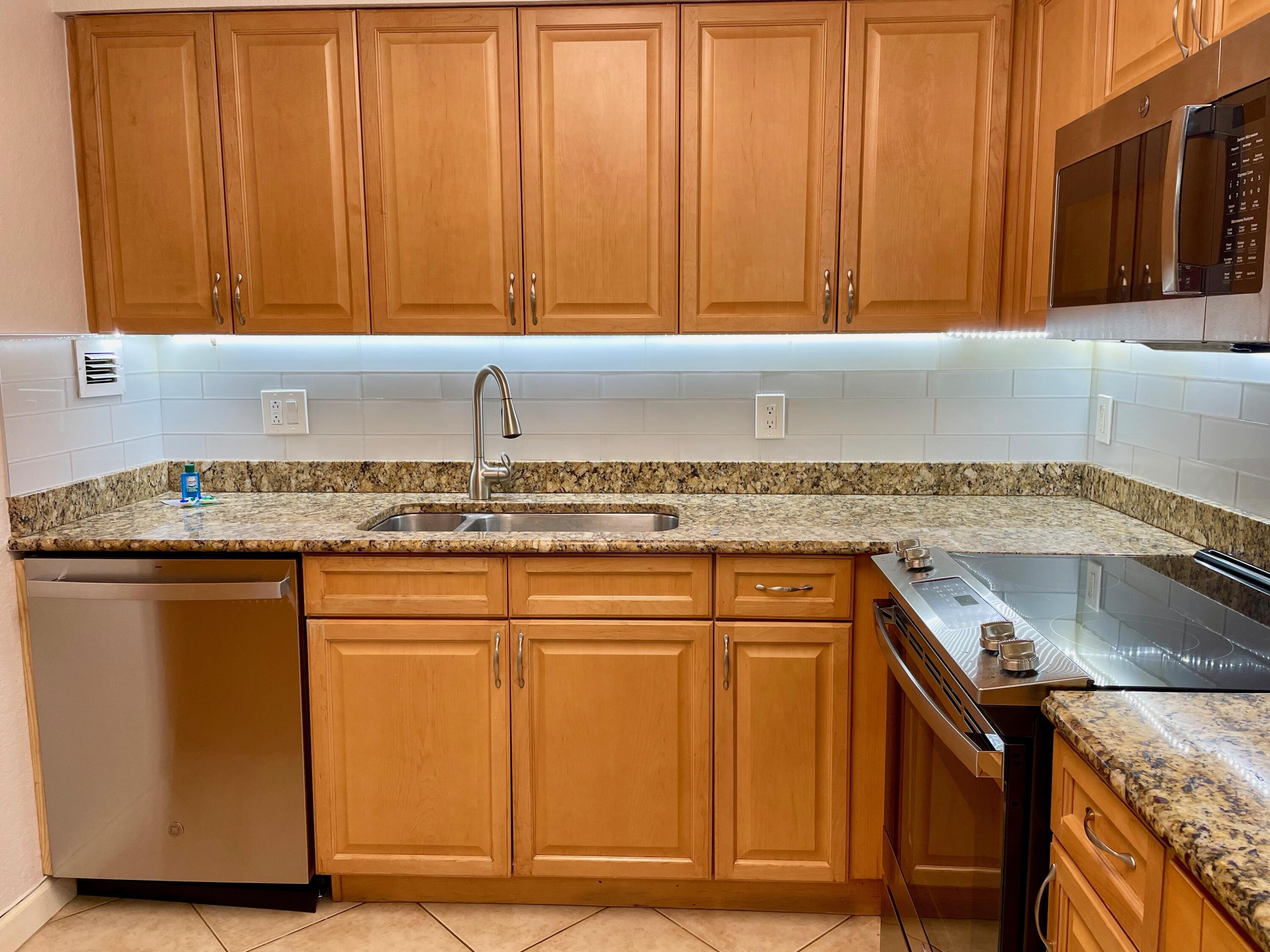 1000 Spanish River Road, Unit 2N Boca Raton, FL 33432 - Photo 6 of 58 IMG_2500