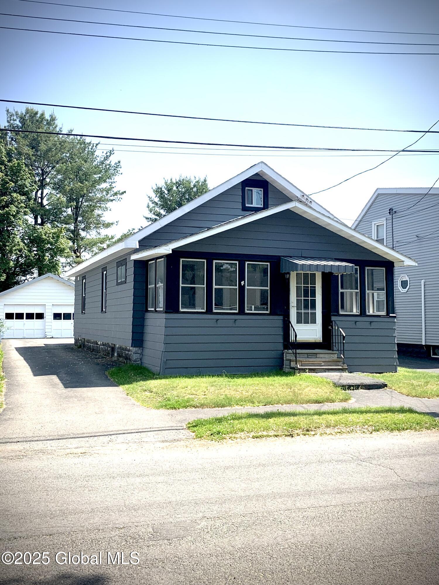 618 Poutre Avenue Rotterdam, NY 12306 - Photo 2 of 28 IMG_0510