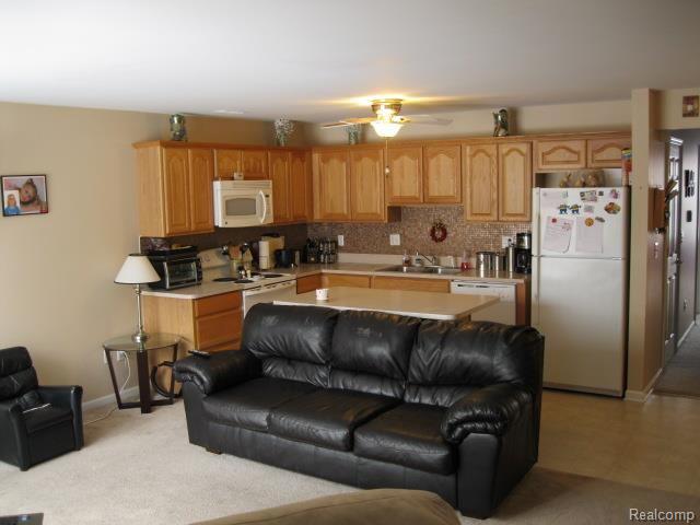 33568 Utica Road Fraser, MI 48026 - Photo 5 of 22 Utica Rd 33568 003.jpg