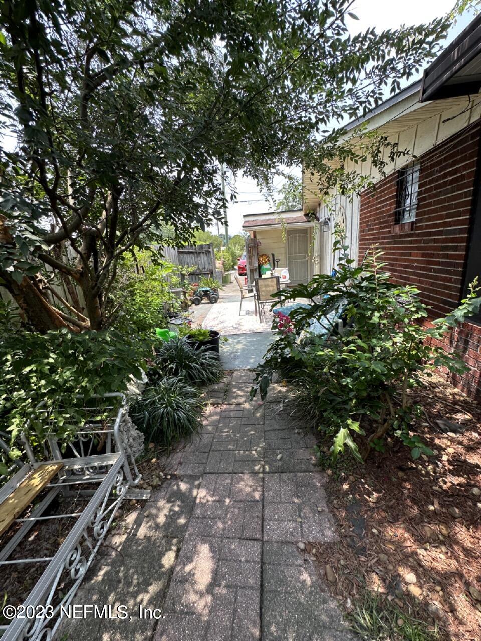 4479 Vinton Road Jacksonville, FL 32207 - Photo 40 of 45 a view of a back yard of the house