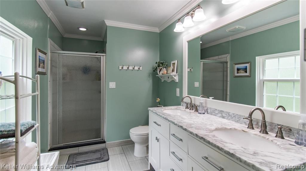 24675 Farmington Road Farmington, MI 48336 - Photo 13 of 23