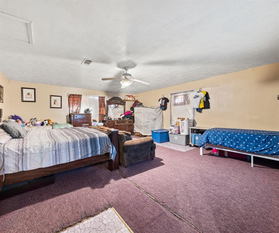 520 Quaid Street Marlin, TX 76661 - Photo 7 of 9 a bed room with a bed and a couch