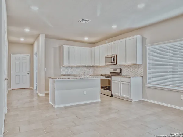 $2,800 | 1649 Couser Avenue, New Braunfels, TX 78132