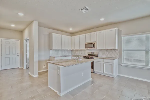 $2,800 | 1649 Couser Avenue, New Braunfels, TX 78132