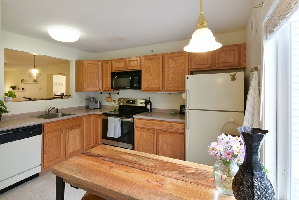 330 Sunderland Road, Unit 64 Worcester, MA 01604 - Photo 8 of 26 Gallery Image 8