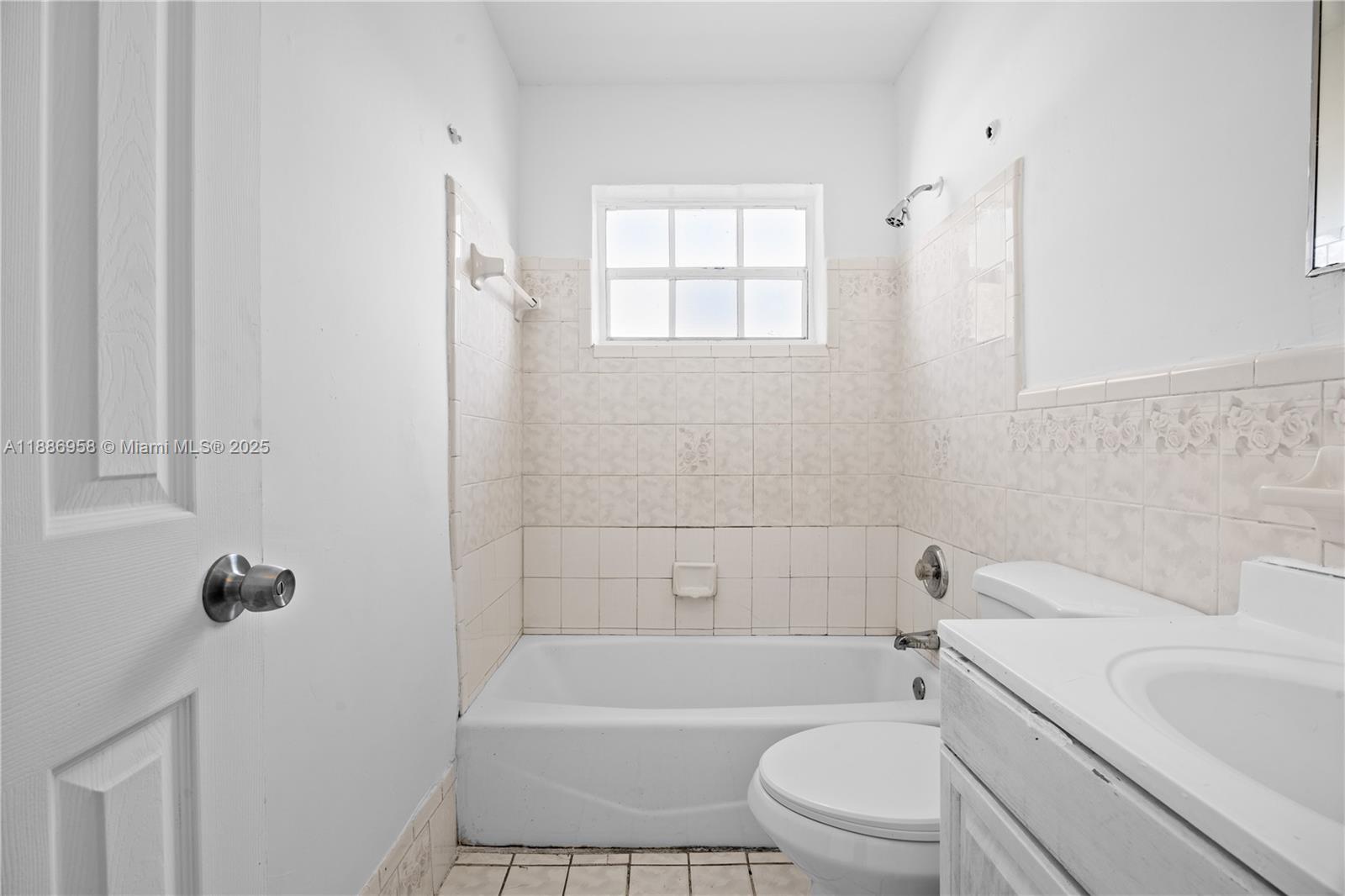 11500 Southwest 142nd Street Miami, FL 33176 - Photo 28 of 35 a bathroom with a toilet a sink a mirror and bathtub