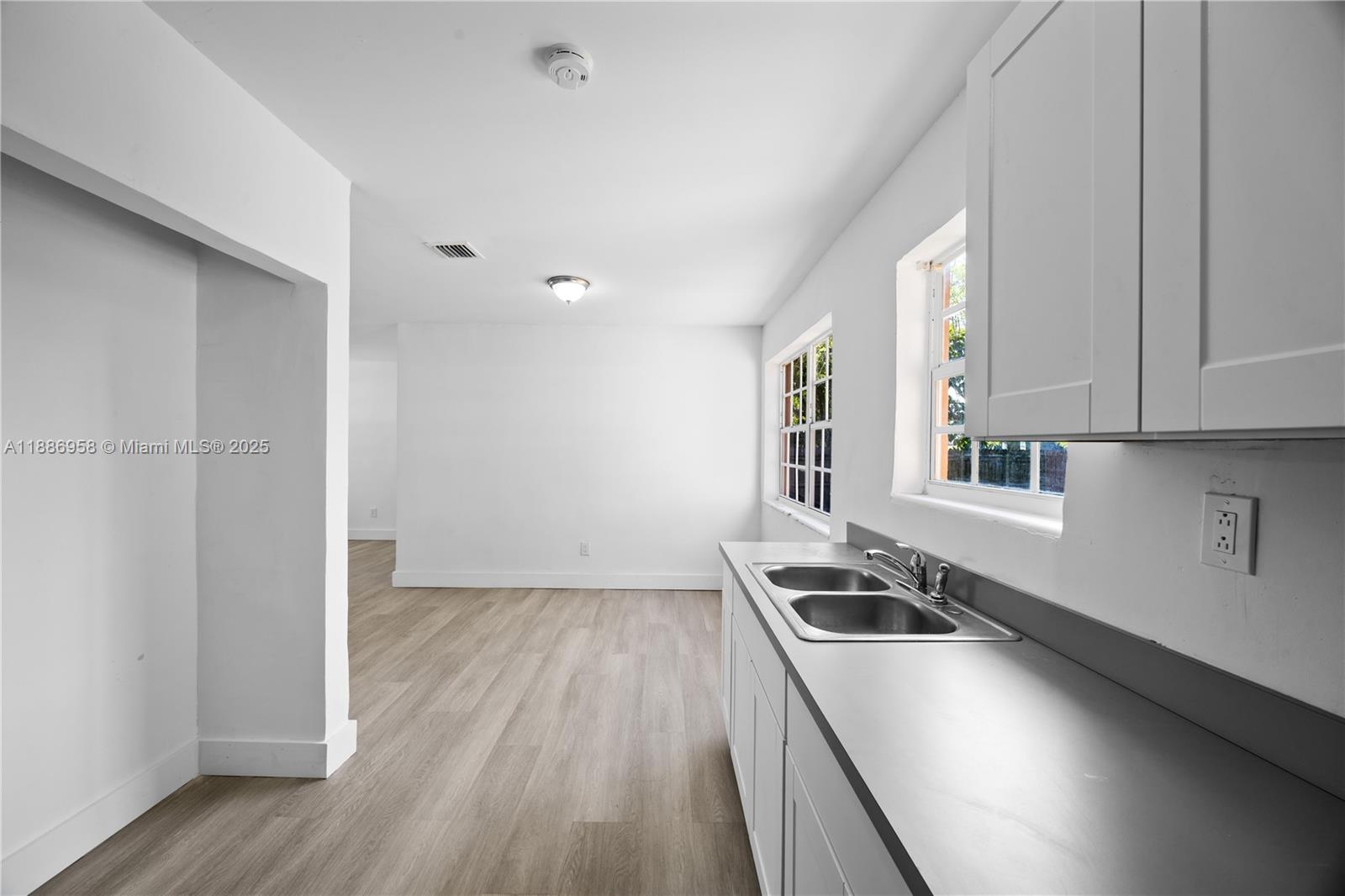 11500 Southwest 142nd Street Miami, FL 33176 - Photo 3 of 35 a kitchen that has a sink and a stove in it