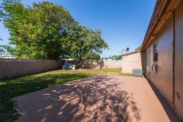a view of a backyard with pathway