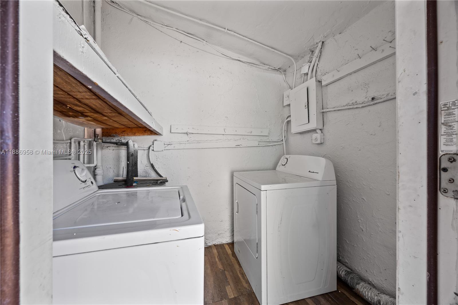 11500 Southwest 142nd Street Miami, FL 33176 - Photo 7 of 35 a utility room with dryer and washer