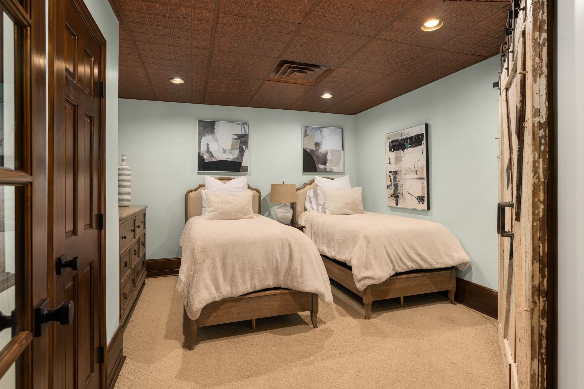 7200 Kingston Road Fairview, TN 37062 - Photo 38 of 68 a spacious bedroom with two beds and a window
