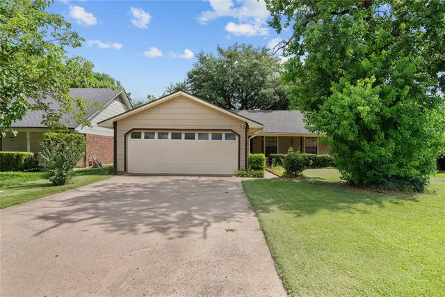 $1,700 | 2526 Downs Circle, Bossier City, LA 71111