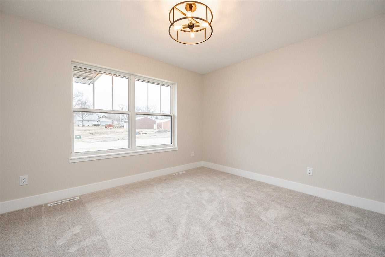 709 Pointer Circle Center Point, IA 52213 - Photo 31 of 44 Gallery Image 31