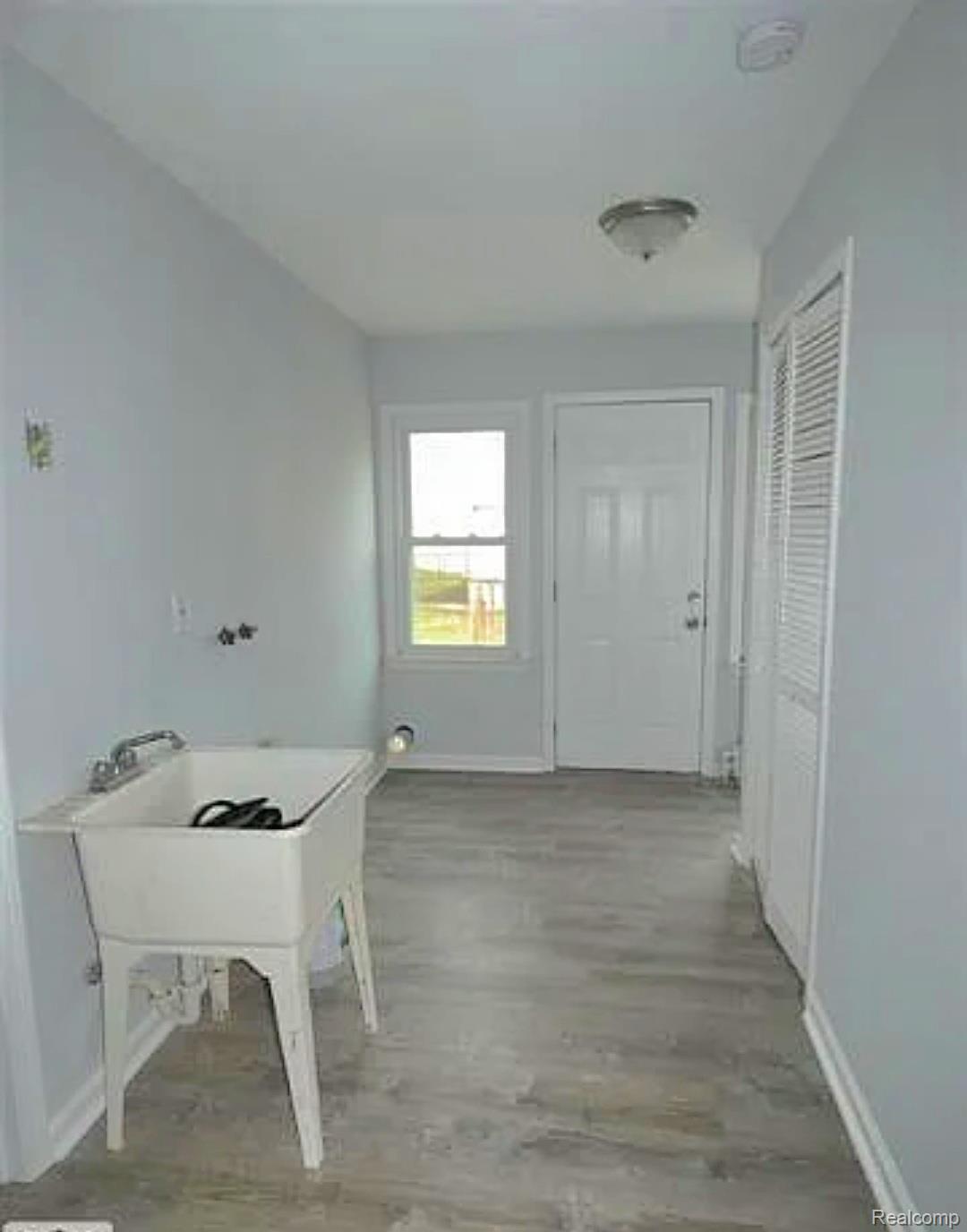 21840 Cunningham Avenue Warren, MI 48091 - Photo 18 of 20 1000136068.jpg