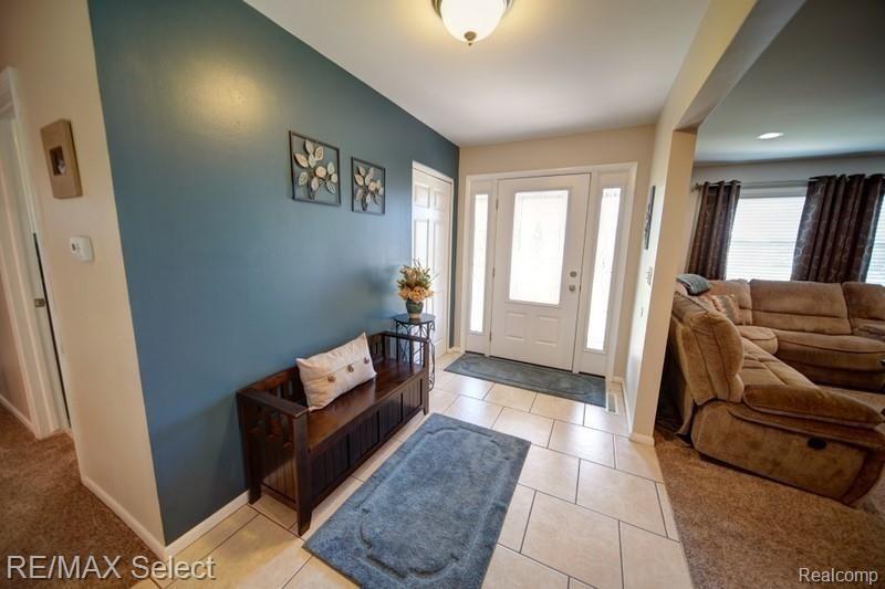 6682 Rustic Ridge Trail Grand Blanc, MI 48439 - Photo 18 of 34 Foyer.jpg